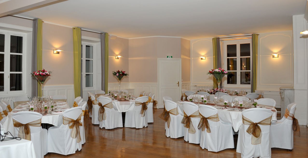 LE-CHATEAU-DE-MONTCHAT-LOCATION-SALLE-PARTICULIERS-EUGENIE